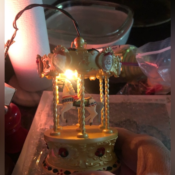 Hallmark Keepsake Ornament Magic Collectors Series Carousel Horse Light Music - Picture 6 of 6